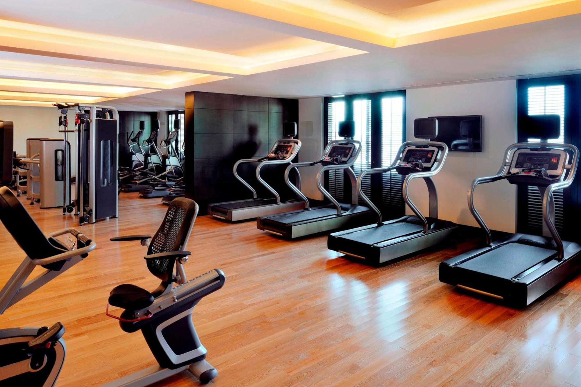 Marriott Hotel Al Jaddaf, Dubai Dış mekan fotoğraf The gym at the hotel