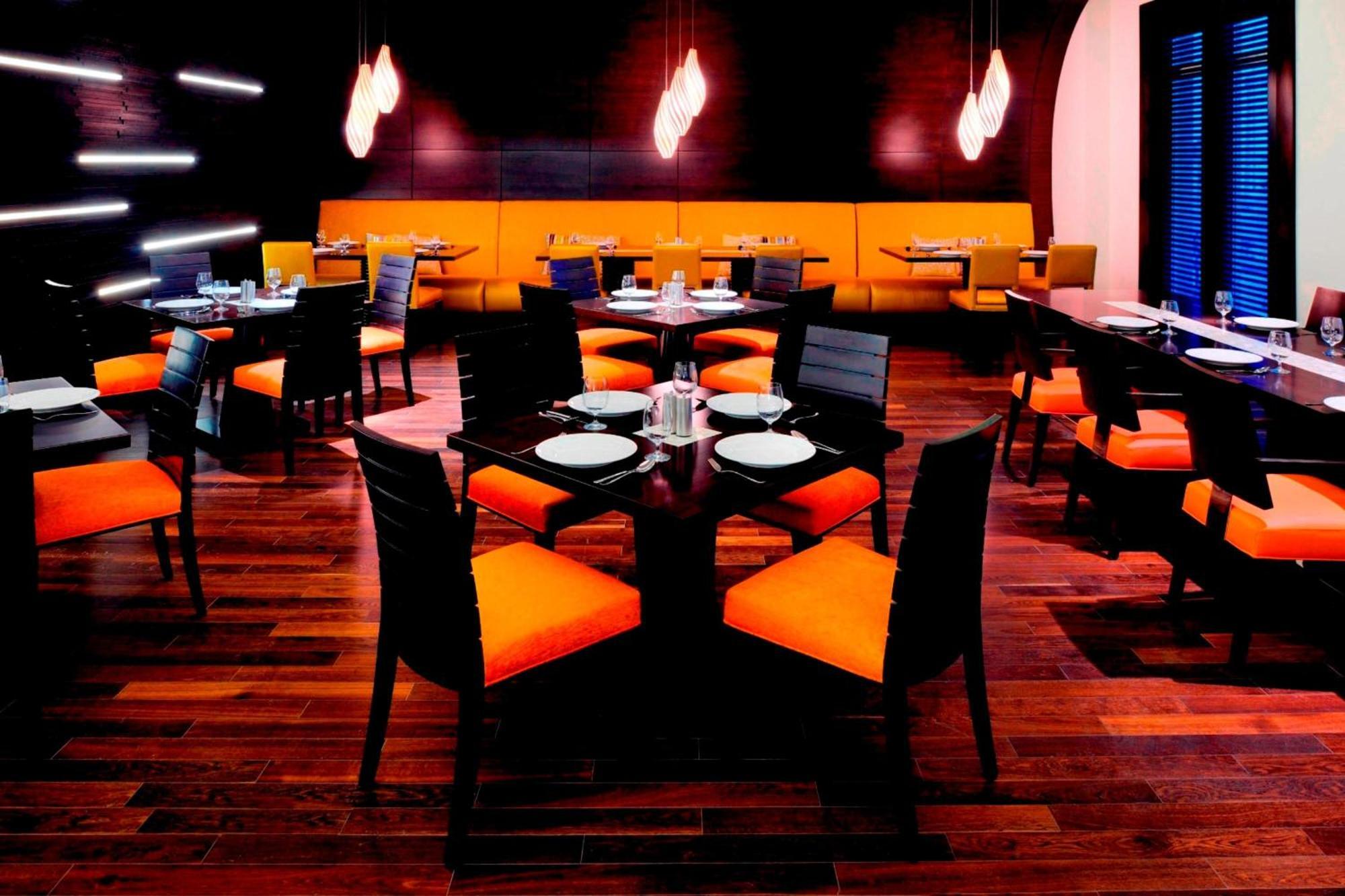 Marriott Hotel Al Jaddaf, Dubai Dış mekan fotoğraf The interior of a restaurant