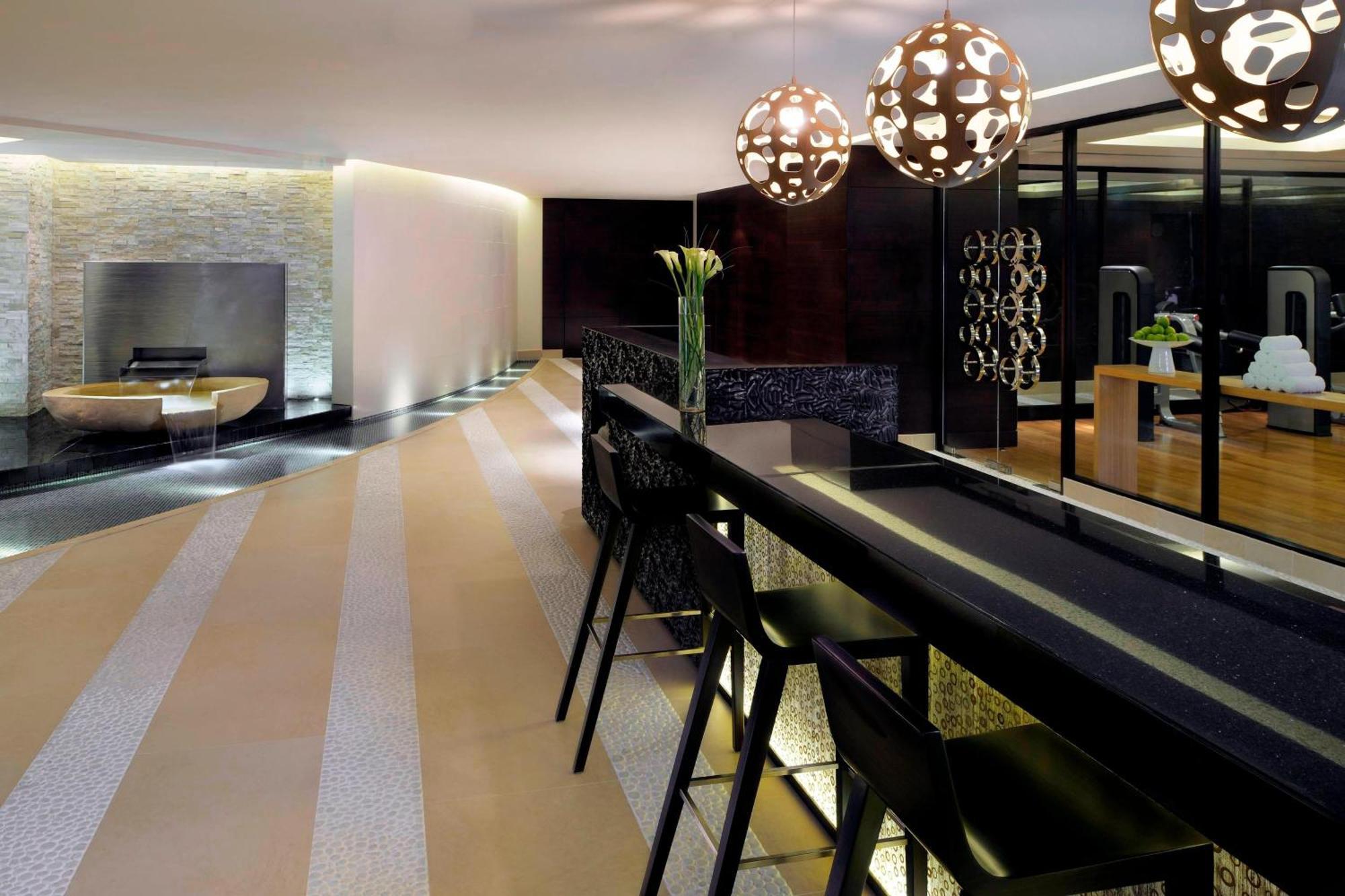 Marriott Hotel Al Jaddaf, Dubai Dış mekan fotoğraf The bar at the W lounge at Beijing Capital International Airport